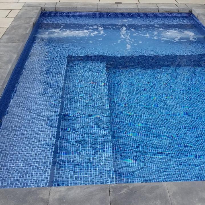 Inground pool construction Laval